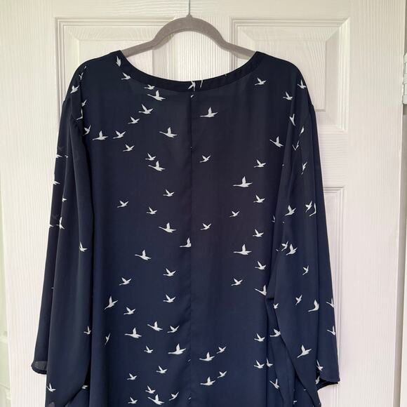 Catherines Women's Navy Stork Print Roll Tab Sleeve Top Size 4X-30/32W - Picture 8 of 10